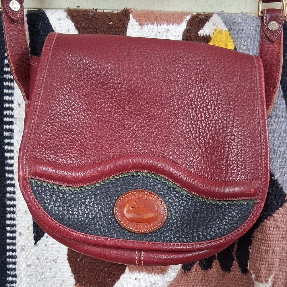 Elegant Red and Black Leather Crossbody Bag